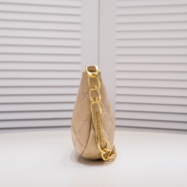 シャネルバッグ背面デザイン